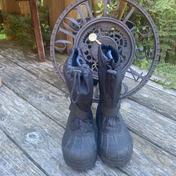 Sorel Black Snow Otter  Insulated Winter boot EUC size 2