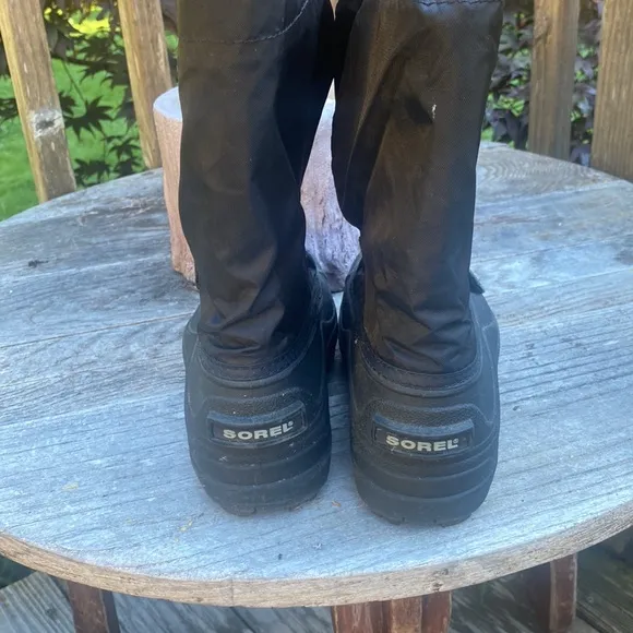 Sorel Black Snow Otter  Insulated Winter boot EUC size 2
