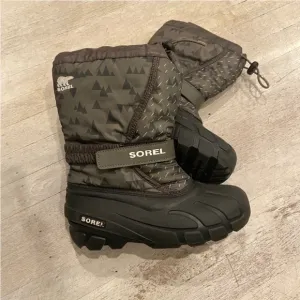 Sorel Youth mid calf flurry green kids winter snow INSULATED boot size 4