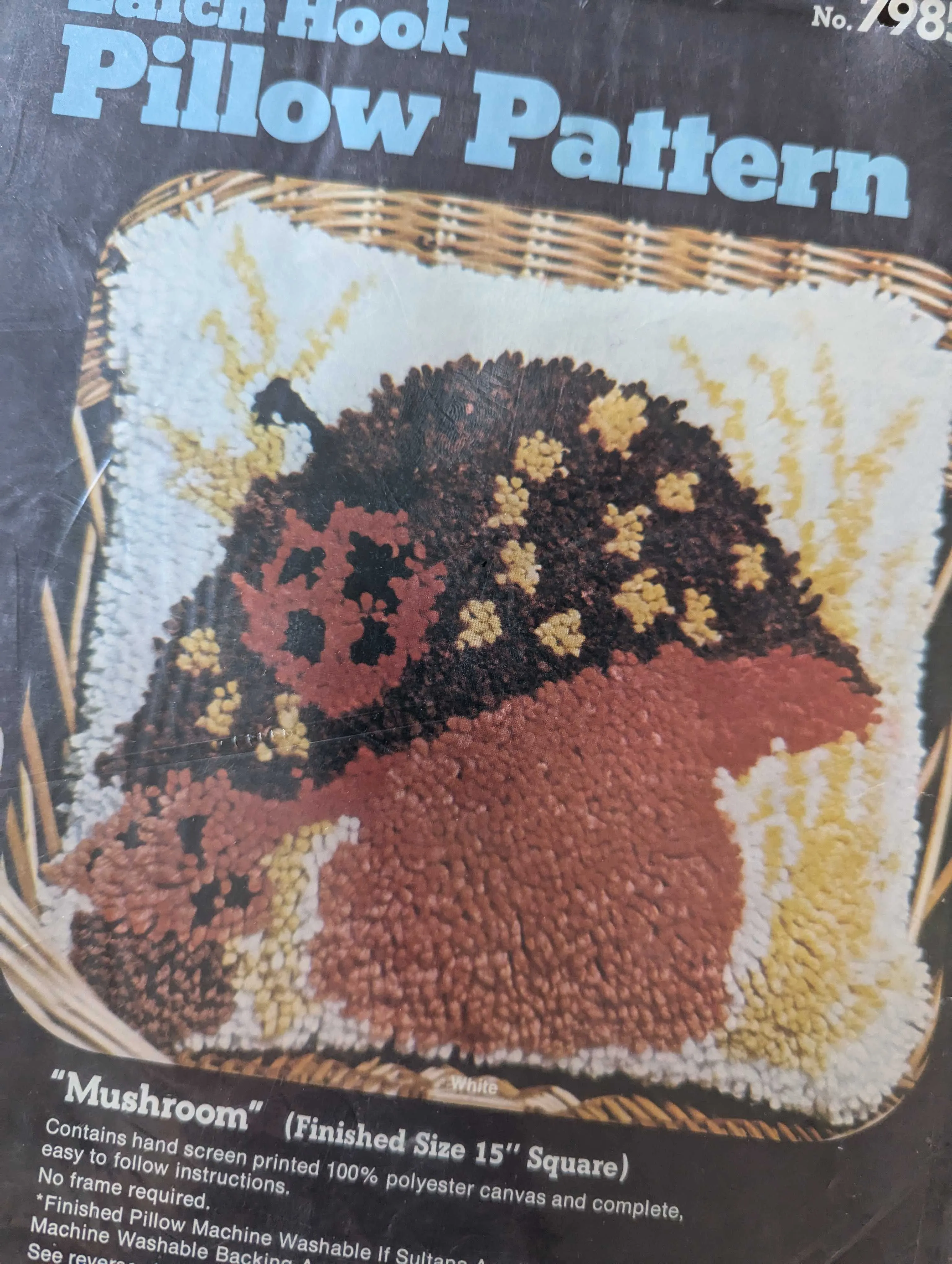 Sultana Latch Hook Pillow Pattern: Mushroom (#79852)