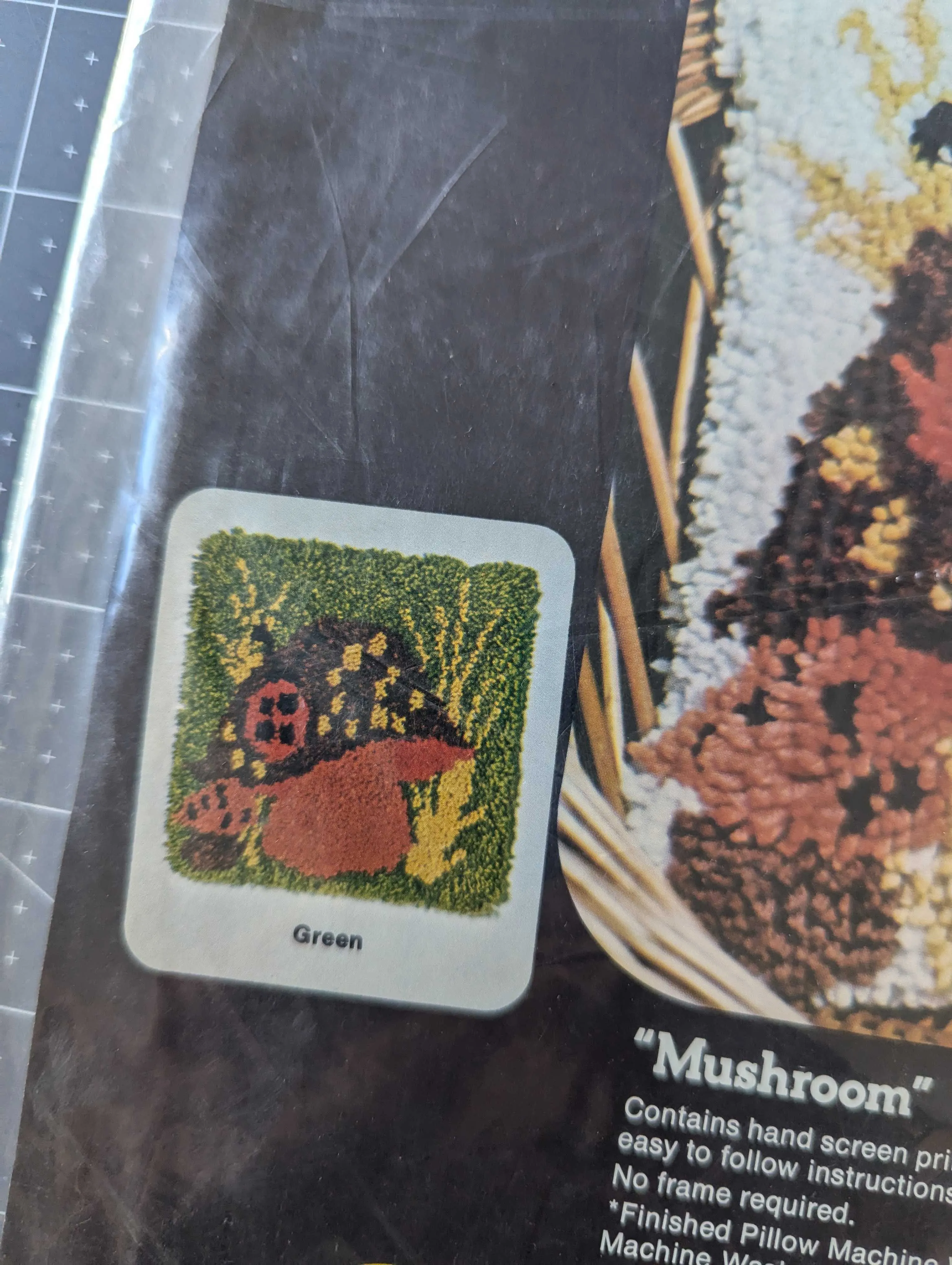 Sultana Latch Hook Pillow Pattern: Mushroom (#79852)