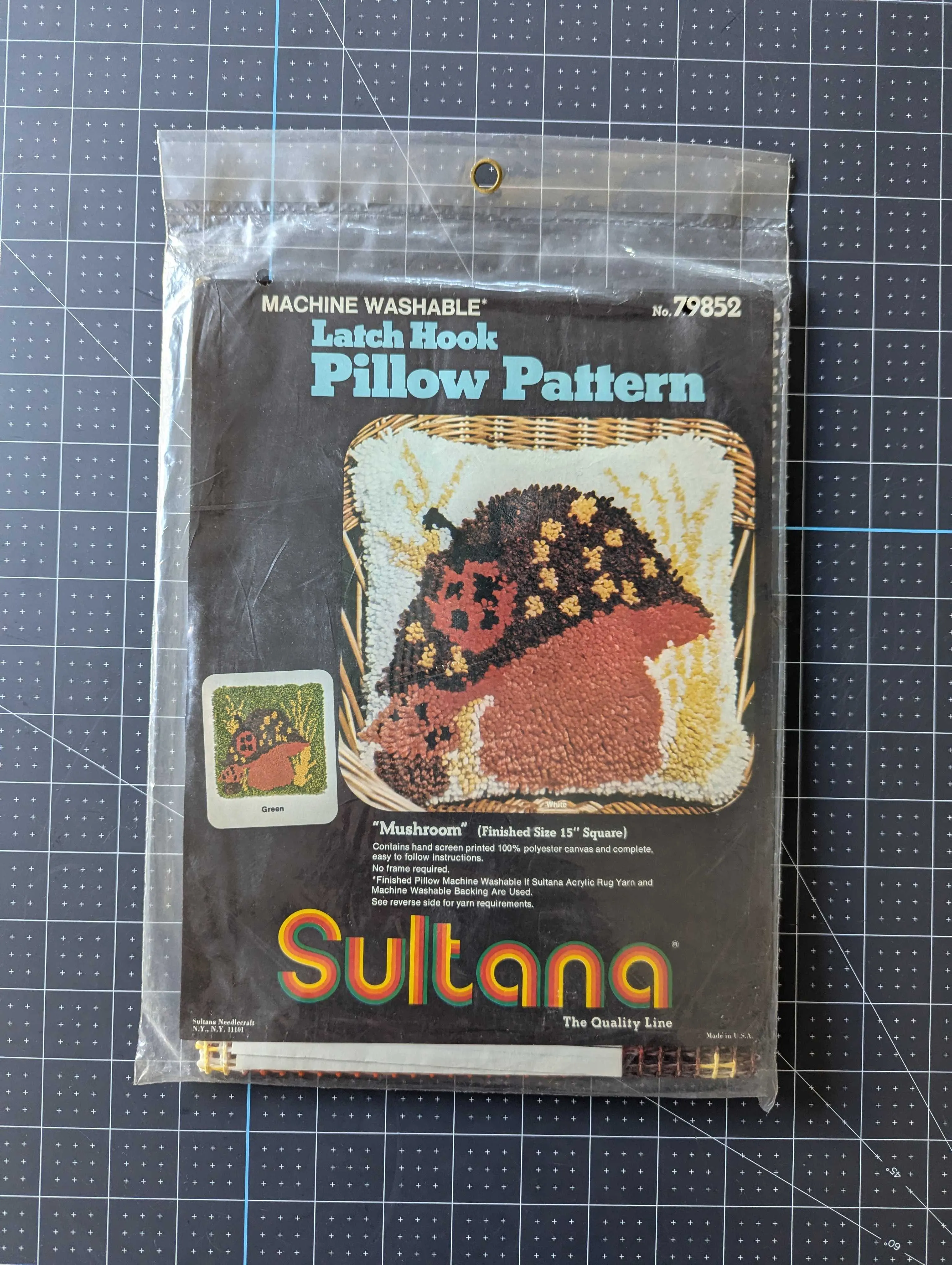Sultana Latch Hook Pillow Pattern: Mushroom (#79852)