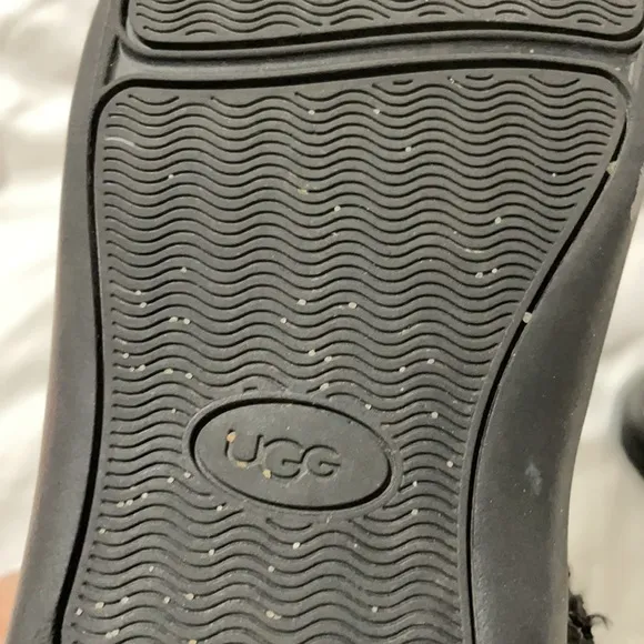 Ugg black shimmer 12 Velcro closure euc good rubber soles