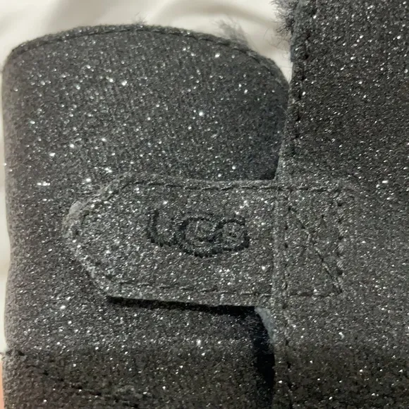 Ugg black shimmer 12 Velcro closure euc good rubber soles