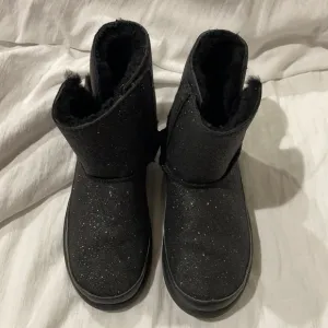 Ugg black shimmer 12 Velcro closure euc good rubber soles