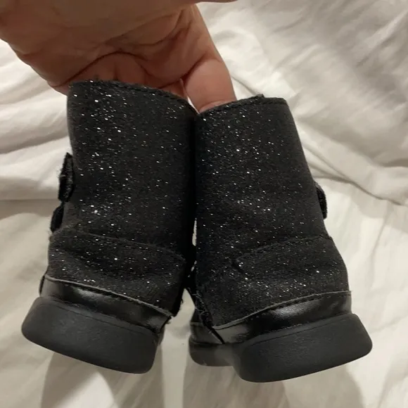 Ugg black shimmer 12 Velcro closure euc good rubber soles
