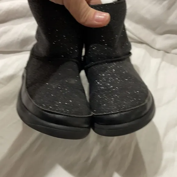 Ugg black shimmer 12 Velcro closure euc good rubber soles